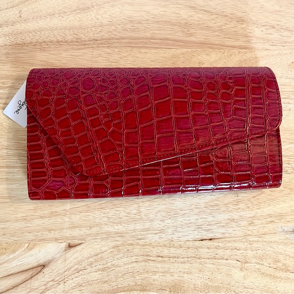 TwentyOne Red Crocodile Pattern Clutch - Picture 1 of 5